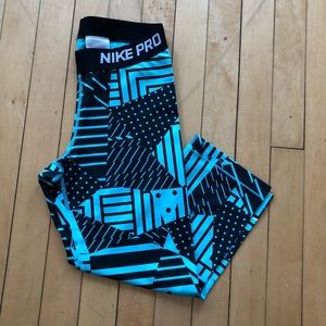 NIKE Pro blue and black pattern Capri, sz SMALL